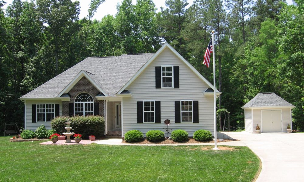 Reasons Having a Flag in Your Yard Can Boost Curb Appeal