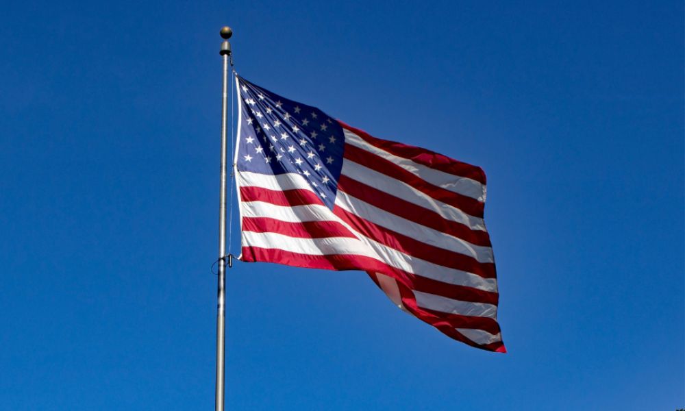 Light for top of flagpole deals