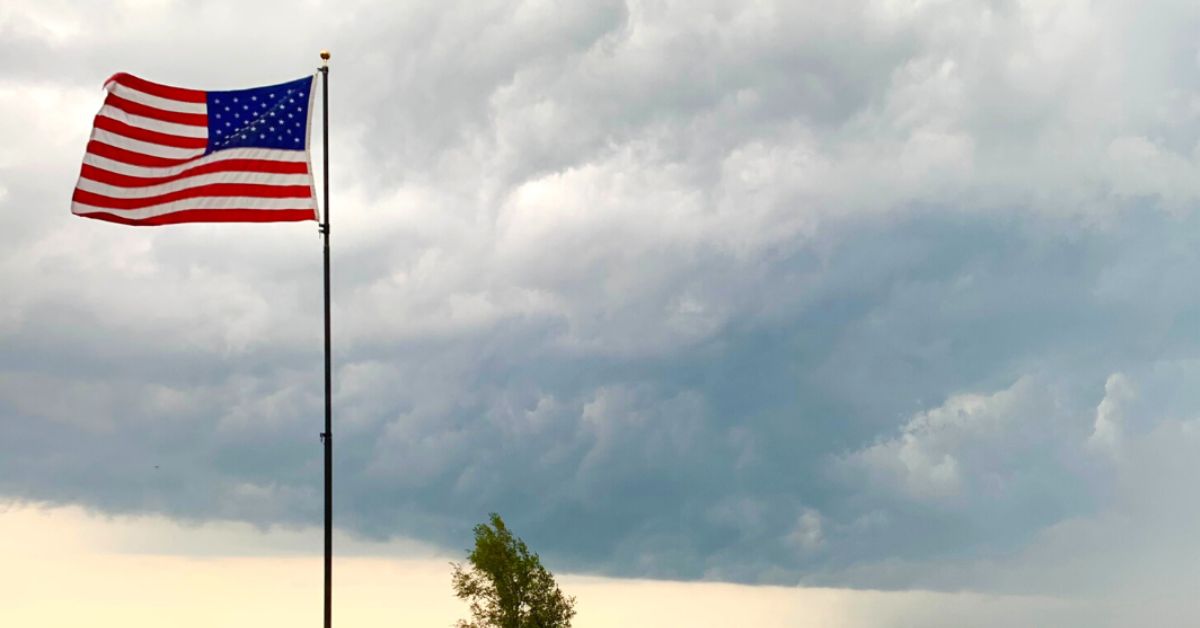 Benefits of a One-Piece Flagpole for Long-Term Durability - Liberty Flagpoles
