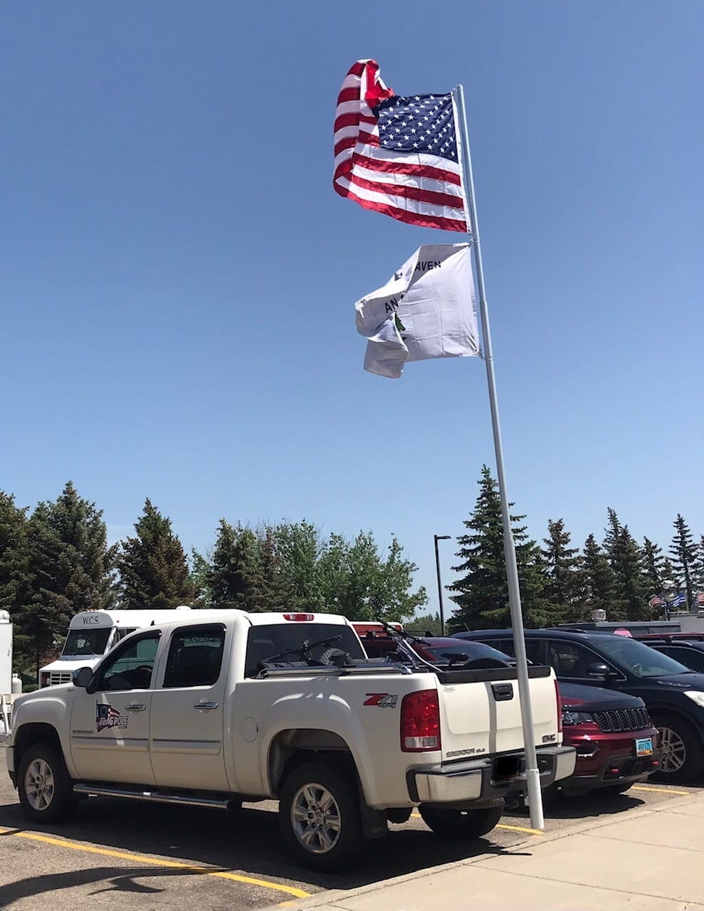 Heavy Duty Hitch Mount for Telescoping Flagpoles